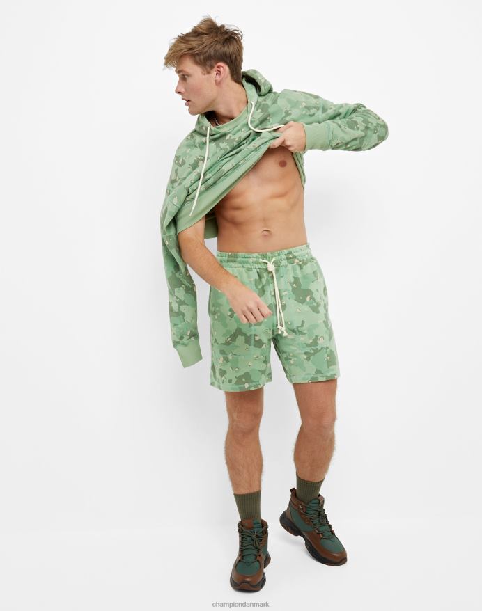 Champion global explorer franske frottéshorts over hele camo print 7 V6J66373 cc camo alt om oliven