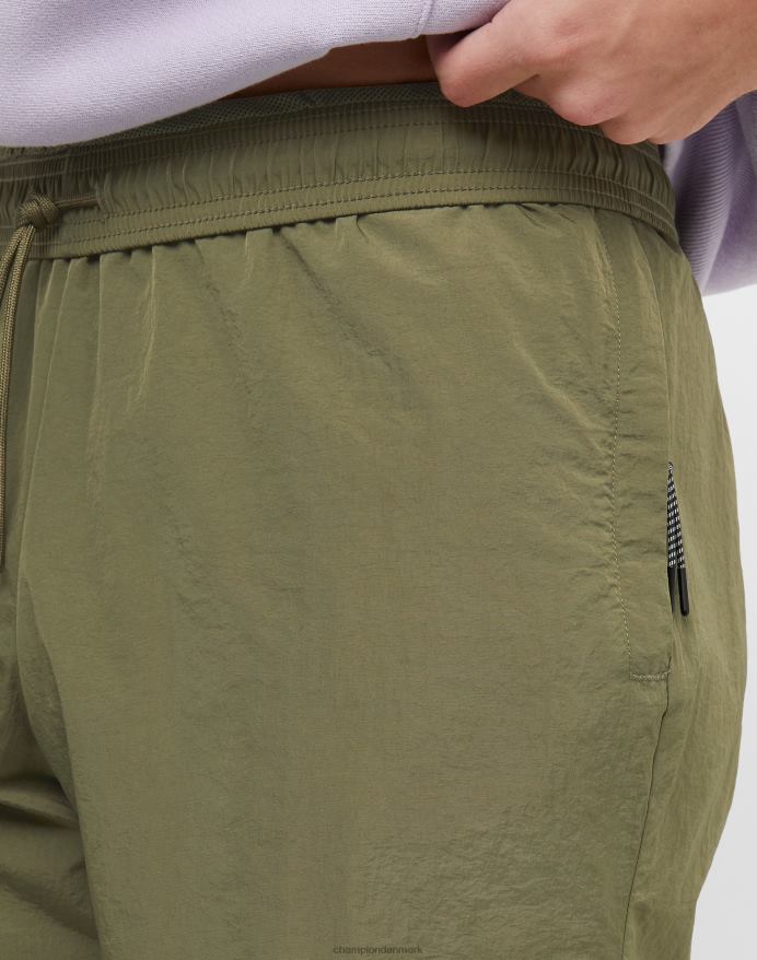 Champion nylon opvarmningsshorts med mesh-foring script-logo 6 V6J66427 fragt oliven