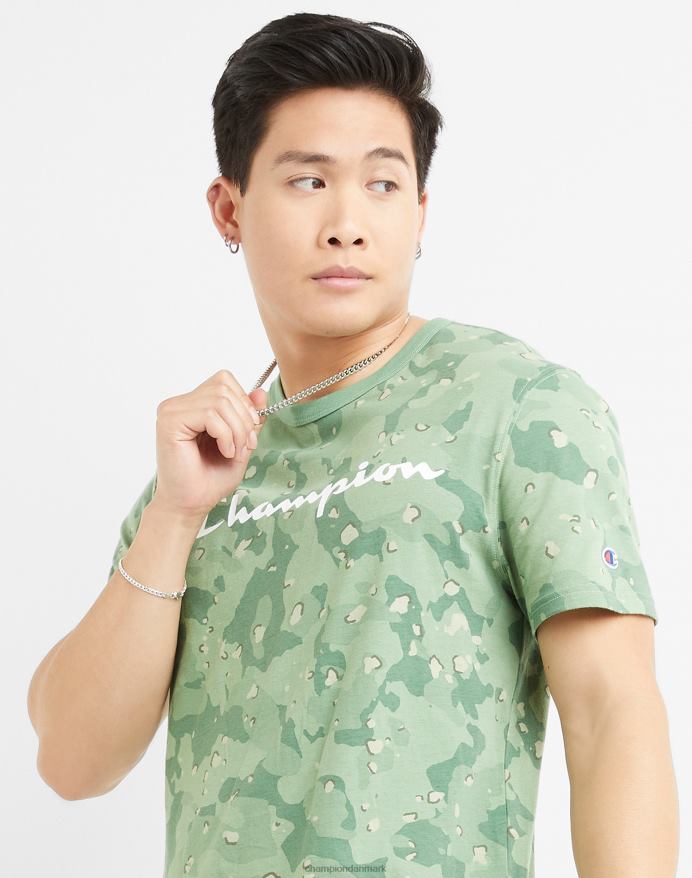 Champion klassisk t-shirt flydende camo over det hele trykt script logo V6J66608 camo handler om oliven